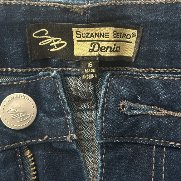 Dress them up with a Blazer.  Go fun and flirty with a crop! Jeans💙 NWOT - Picture 2 of 3